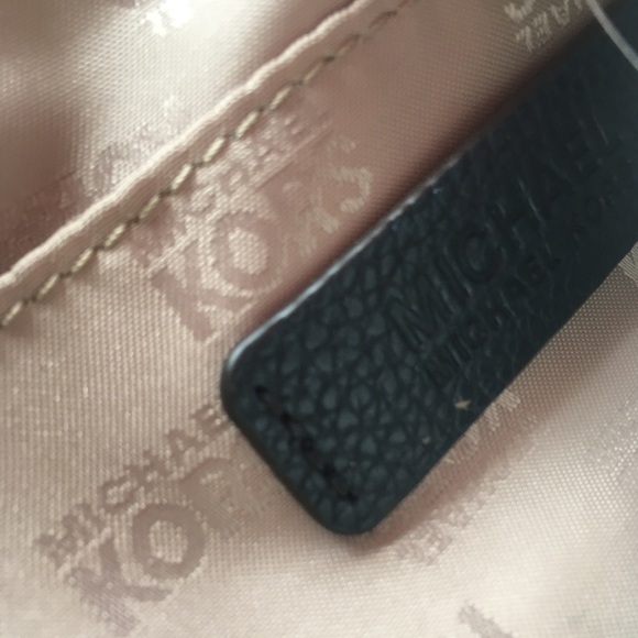 👜 Michael Kors Navy Blue Handbag 👜 - Picture 5 of 14